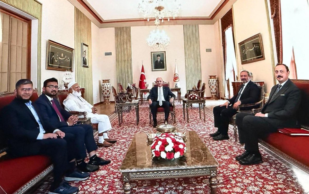 Zainab1820644's tweet photo. Bangladesh Opposition Leader Shafiqur Rahman met Turkish Parliament Speaker Numan Kurtulmuş on October 8, discussing bilateral relations, democratic progress, Rohingya crisis, trade cooperation and investment opportunities.
#Bangladeshtoday #InternationalRelations https://t.co/8KxcGFKVfx