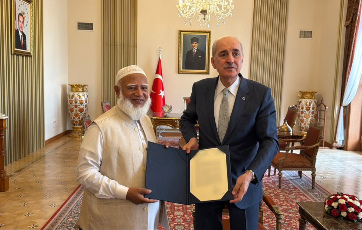 Zainab1820644's tweet photo. Bangladesh Opposition Leader Shafiqur Rahman met Turkish Parliament Speaker Numan Kurtulmuş on October 8, discussing bilateral relations, democratic progress, Rohingya crisis, trade cooperation and investment opportunities.
#Bangladeshtoday #InternationalRelations https://t.co/8KxcGFKVfx