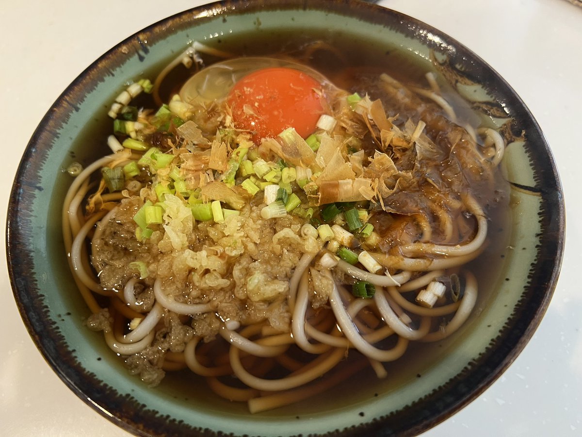 retamo94's tweet photo. 10月9日
釜玉うどんしようと思ったけど、スープ少し残ってたのを消費しなきゃと。そしたら普通にたぬき玉子うどんになってしもうた😭#そば #蕎麦 #SOBA #毎日そば生活 #路麺 #蕎麦活 #そば生活 #蕎麦スタグラム #自炊 #朝活 #自宅ごはん #麺 #麺スタグラム #うどん #玉子 https://t.co/SDzK2kwkCy