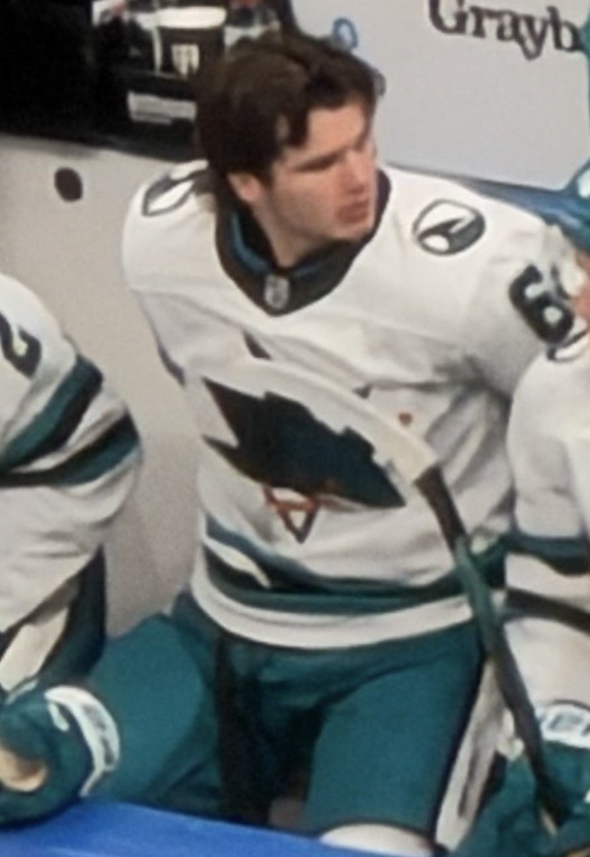 SHADYYAOIFACTS's tweet photo. when ur captain out, ty dellandrea locking in, kiefer sherwood has to do his stress meditation pregame but none of that matters bc u have to serve face https://t.co/ioq73s3zVL