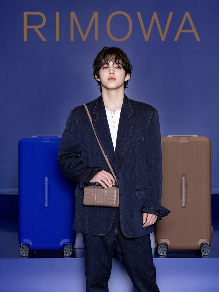 cscfolder's tweet photo. 261009 mensfolio ig update with s.coups #에스쿱스 #SCOUPSxRIMOWA https://t.co/wr1M7NJSnf