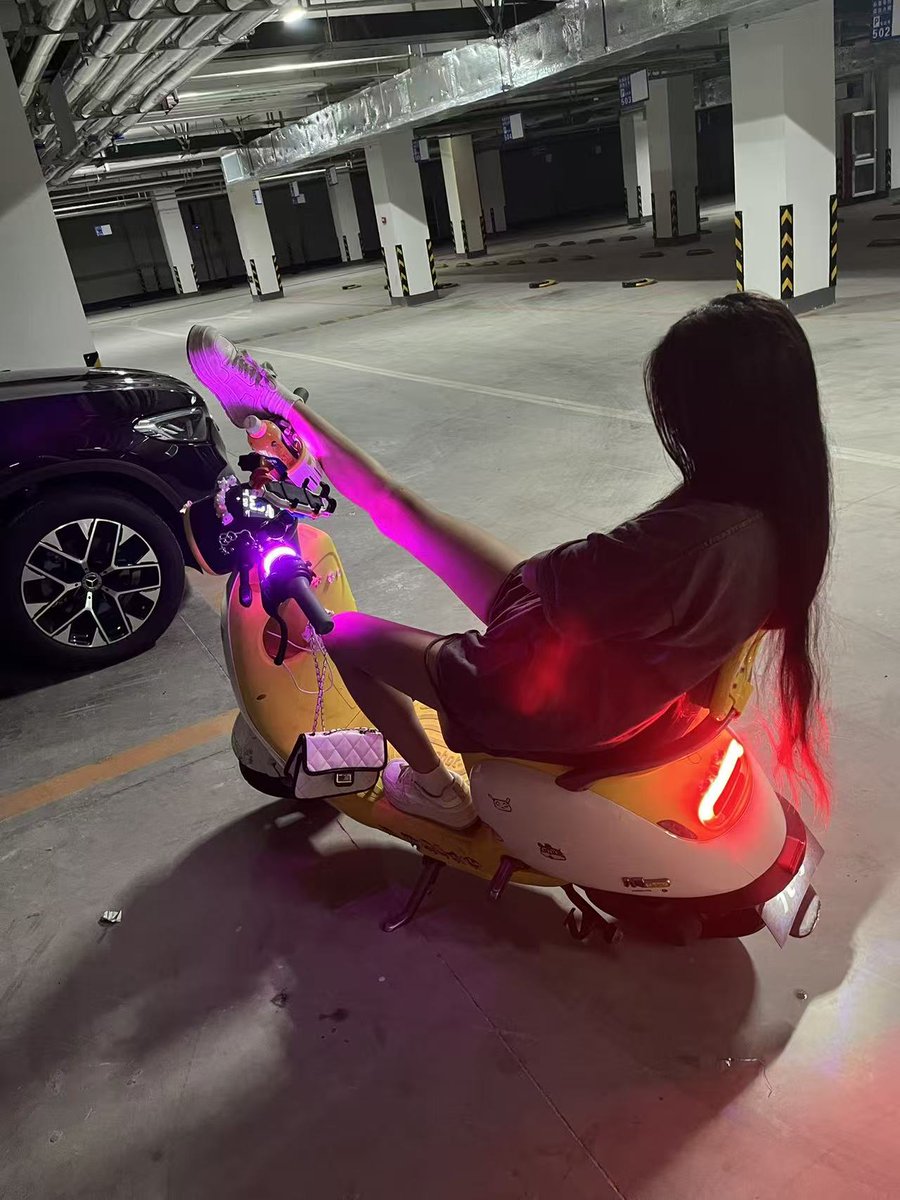 jiatwvr's tweet photo. 上班打工的贱贡奴每小时给主人上贡10r一直贡到下班，主人就是黑心中介你们上班主人要吸你们的工资，傻逼转账的时候就发情上一天班跟吃了药一样治疗阳痿早泄废物，贱狗身边的同事都不知道你私下是个贡奴提款机吧 https://t.co/VWDQyDIkGf