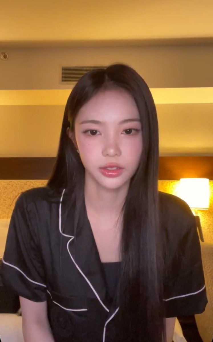 babyxh2h's tweet photo. 잉이 잠옷 기시감 대체 뭐지? 햇는데요 https://t.co/Wvr672l3li