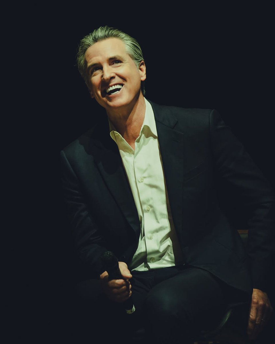 RiveraLayl1673's tweet photo. Miami — a night to remember.

Thanks to  and , the legendary father-daughter duo, for hosting us and digging into the stories behind Young Man in a Hurry.

Appreciative of the conversation and of a city that always shows up the Miami way.

Young Man ... https://t.co/hgQLVpYOIG