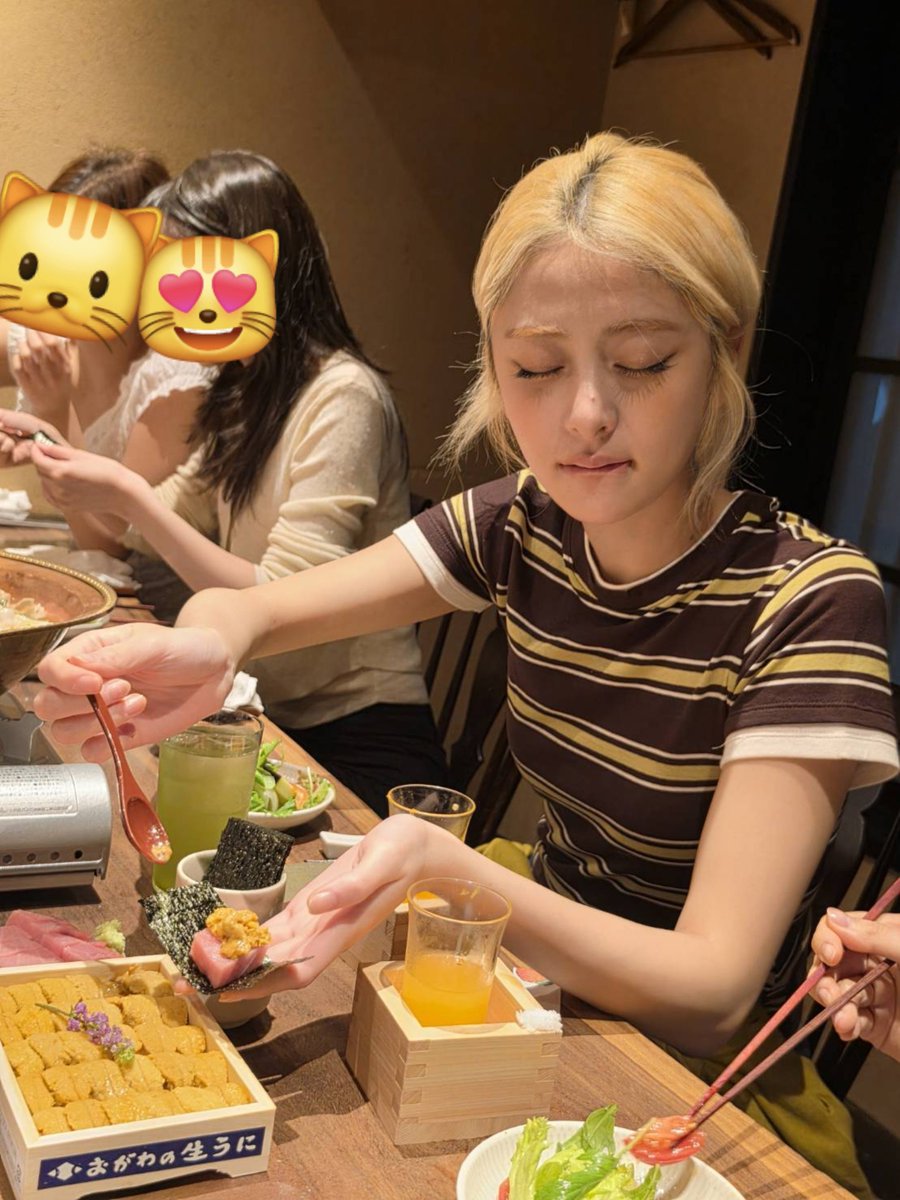 IM_LESSERAFIM's tweet photo. 윤진아 생일 축하해 ~~~!!!!!!♡
항상 르세라핌 생각으로 가득한 윤진이가 귀엽다구 

우리 앞으로도 많이 웃자 ~~~~☺️

#SolarReturnOfYunjin  
#윤진이가_내우주를_빛나게해
#YUNJIN #SAKURA https://t.co/iX7SFNt80a