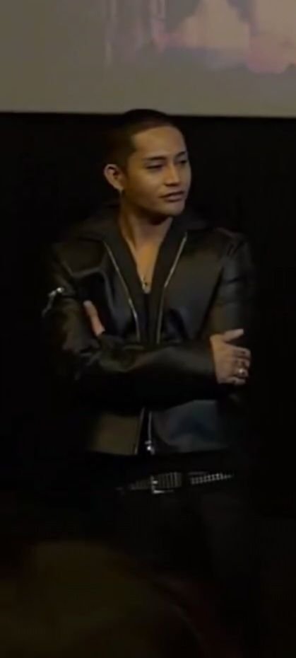 fleet011297's tweet photo. Literal na they can just stand there and do nothing. Effortlessly gorgeous individual. 🥰🤘

 #BlackWood Bloodline! Chos! 🤣
#FELIP #LEI_xonara https://t.co/FXtkT98FUr