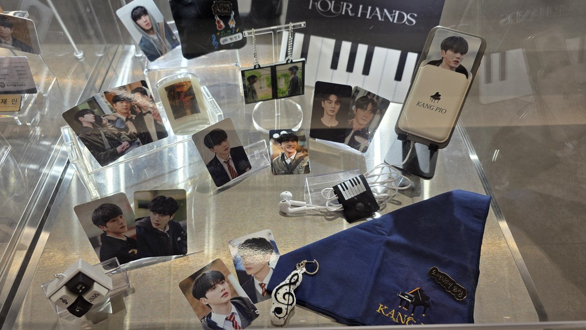 dk__dkS2's tweet photo. フォーハンズポップアップ 
 #포핸즈  #이준영 https://t.co/jGbAeqAYtt