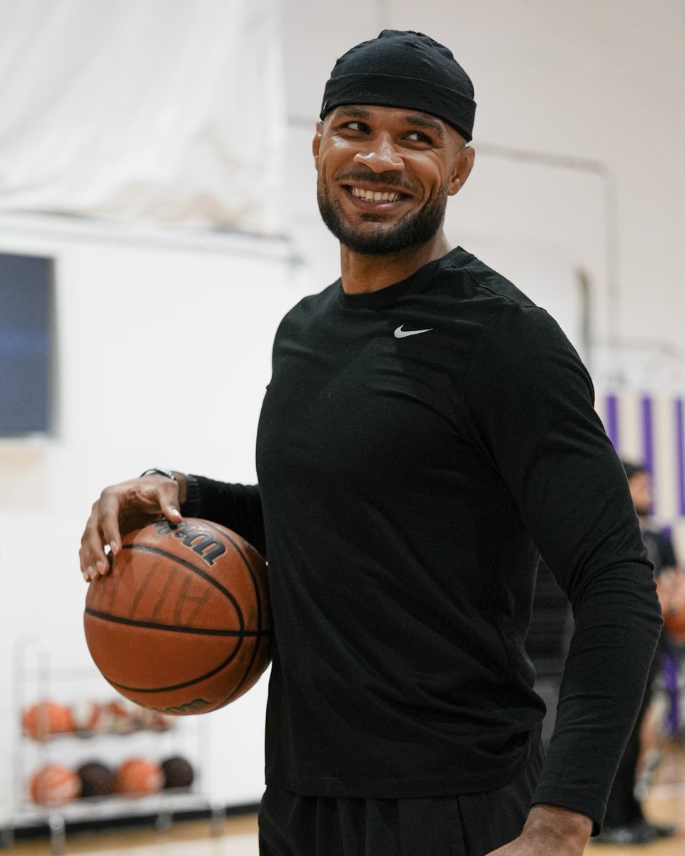 A winning tradition 🏀

Christian Leroy Duncan always starts his weight cut by having some fun on the court!

[ #Vegas122 LIVE OCT 10 at 8pmET on @​ParamountPlu