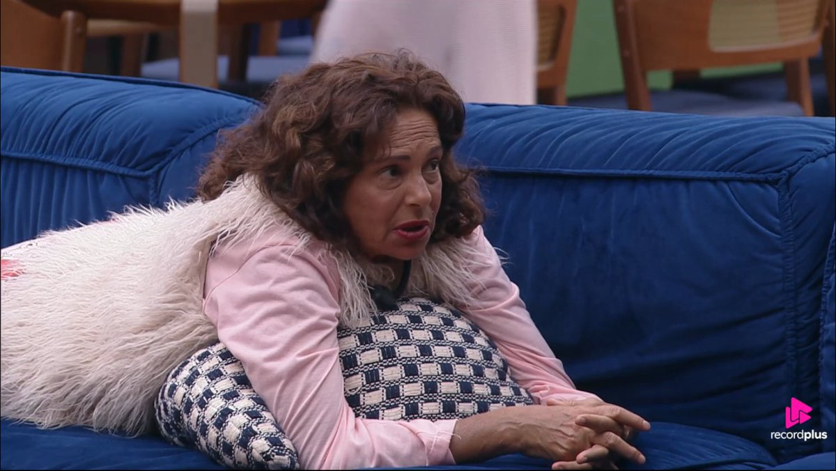 centralreality's tweet photo. Giovanna diz que preferia mil vezes o Renê voltando que a Ariela: "Ela é um desserviço" #AFazenda https://t.co/EnvmdZOPPx