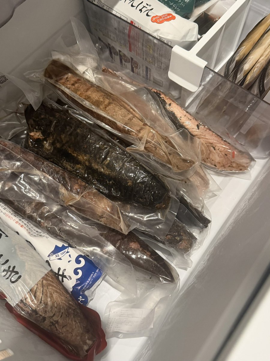 toramomon's tweet photo. 麻布台ヒルズでのポップアップ終わってからのツイートですが四万十生産の冷凍鰹がまじで1番美味いです！めちゃくちゃ買いましたがもう無くなりそう。今後は日本橋高島屋で購入しますか https://t.co/7ewfvRyVpQ
