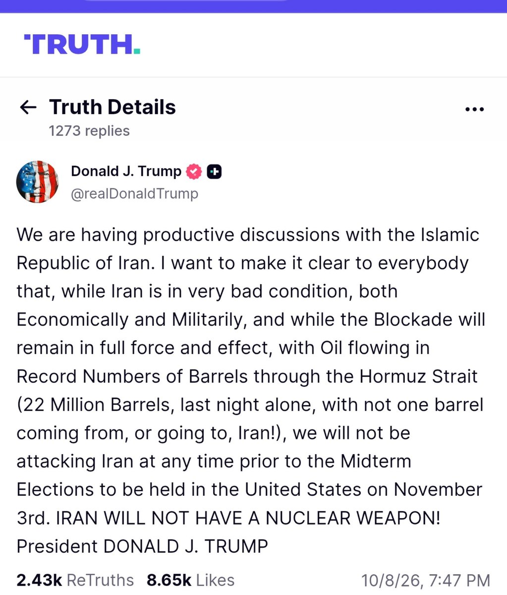 Parnassus1871's tweet photo. 📌 مهملات ترامپ را فراموش کنید؛ جنگ سوم قریب‌الوقوع است!

🔻 گزارش‌ها می‌گوید پنتاگون برای انجام یک عملیات حدوداً سه‌روزه علیه ایران آماده است؛ اما کسی که باید دستور حمله را صادر کند، تاکنون پنج مرتبه «نه» گفته است و همچنان در چارچوب «دیپلماسی اجبار» از مذاکره با ایران سخن می‌گوید.

وضعیت اما روشن‌تر از اظهارات مبهم و ضدو‌نقیض جاری است؛ شواهد و قرائن حاکی از این است که ادعای ترامپ برای تعویق هرگونه حمله‌ی نظامی به ایران تا پس از انتخابات میان‌دوره‌ای آمریکا، بیش از هرچیز به یک بازی سیاسی و عملیات روانی شبیه است.

🔻 پنتاگون، گزینه‌های عملیاتی کردن کارزاری سه‌روزه برای حمله به پایگاه‌های موشکی و پهپادی، زیرساخت‌های انرژی و مراکز فرماندهی نیروهای نظامی ایران را تدارک دیده است.

🔻 مقامات کاخ سفید با محوریت معاون رئیس‌جمهور، جی‌.دی ونس، هفته‌ی گذشته در کمپ دیوید درباره‌ی این طرح‌ها بحث کرده‌اند؛ فرماندهان نظامی اعلام آمادگی کرده‌اند که در صورت تغییر موضع رئیس‌جمهور، ظرف چند روز اقدام کنند.

🔻مقامات آمریکایی به همتایان اسرائیلی خود گفته‌اند نیروهای نظامی خود را برای حمله‌ی بزرگ احتمالی طی «سه هفته‌ی آینده» آماده نگه دارند؛ برخی منابع اسرائیلی حتی به احتمال تعویق انتخابات ۲۷ اکتبر اسرائیل در صورت حمله اشاره کرده‌اند.
به تأخیر افتادن برگزاری انتخابات در اسرائیل برای نتانیاهو بسیار مطلوب است.

🔻 ‌مذاکرات ایران و آمریکا عملاً در بن‌بست قرار گرفته است. گفتگوهای غیرمستقیم ایران و آمریکا از طریق میانجی‌ها بر سر این مسئله که آیا توافق هسته‌ای باید مقدم بر سایر توافقات باشد یا در پایان فرآیند مذاکرات، در یک وضعیت رکود دیپلماتیک قرار دارد.

🔻 ایران از ابتدای سپتامبر حداقل به ۱۳ کشتی حمله کرده است؛ اقداماتی که با واکنش حداقلی ایالات متحده مواجه بوده است.

🔻 سومین ناوگروه هواپیمابر ایالات متحده تا اواخر اکتبر به منطقه می‌رسد؛ این نخستین حضور هم‌زمان سه ناو هواپیمابر در منطقه از سال ۲۰۰۳ است.

🔻 اهداف راهبردی مورد انتظار واشنگتن و تل‌آویو

▫️ کاهش پایدار توان موشکی/پهپادی ایران دست‌کم برای چند ماه.

▫️ آسیب جدی به زنجیره‌ی احیا/تولید سانتریفیوژ و دسترسی به ذخایر اورانیوم غنی‌شده.

▫️ ارسال پیام بازدارندگی به محور مقاومت و هم‌زمان تقویت موقعیت داخلی نتانیاهو در انتخابات آتی در اسرائیل.

▫️ تضعیف راهبردی ایران برای وادارسازی ایران در میز مذاکره به پذیرش یک توافق حداکثری (تسلیم).

🔻 محرک‌های اصلی عملیاتی کردن حمله‌ی نظامی

▫️ دستیابی آمریکا/اسرائیل به اطلاعات قابل‌اتکا درباره‌ی مکان دقیق ذخایر اورانیوم غنی‌شده‌ی درصد بالا یا مراکز احیای پنهان غنی‌سازی؛

▫️ دستیابی آمریکا/اسرائیل به یک هدف راهبردی با ارزش بسیار بالا، به طور خاص مکان استقرار رهبر سوم ایران؛

▫️ وقوع یک رویداد لنگر (محرک‌های قدرتمندی مانند افزایش تعداد تلفات انسانی نیروهای آمریکایی/اسرائیلی یا آسیب شدید به زیرساخت‌ها/دارایی‌های آمریکا یا اسرائیل در منطقه، تشدید غیرمنتظره‌‌ی اختلال ترافیک در تنگه‌ی هرمز و جهش قیمت نفت، و...)

🔻 پنجره‌ی زمانی

۲۲–۲۶ اکتبر ۲۰۲۶، با نقطه‌ی ثقل ۲۴ اکتبر؛ هم‌زمان با افزایش فشار پیش از انتخابات ۲۷ اکتبر در اسرائیل و پیش از انتخابات میان‌دوره‌ی ۳ نوامبر آمریکا.

🔻 شاخص‌های هشدار عملیاتی برای رصد در روزهای آتی

▫️نظامی-دریایی: حضور هم‌زمان دو یا سه ناو هواپیمابر آمریکا در محدوده‌ی عملیاتی (خلیج فارس/دریای عربی/ دریای سرخ)؛ افزایش پروازهای شناسایی سنگین؛ تغییرات قابل‌توجه در ترابری نظامی، سوخت‌رسانی و آرایش نیروها در پایگاه‌های منطقه.

▫️دیپلماتیک-رسانه‌ای: تغییر لحن کاخ سفید از «گفت‌وگو» به «هزینه‌ی سنگین»؛ نشت جزئیات «طرح سه‌روزه» با جزئیات فنی بیشتر، و...

▫️هسته‌ای-اطلاعاتی: گزارش‌های جدید درباره‌ی فعالیت غیرعادی در اصفهان/نطنز/فردو یا سایت‌های زیرزمینی ناشناخته؛ بیانیه‌های فنی آژانس با لحن هشدارآمیز، و...

▫️منطقه‌ای: تخلیه‌ی کارکنان غیرضروری از پایگاه‌های آمریکا؛ هشدارهای مسیریابی هوایی/دریایی در خلیج فارس، و...

🔻 سطح واکنش ایران به مثابه فاکتور افزایش ریسک 

حداکثری شدن احتمال وقوع حمله‌ی نظامی تا آخر اکتبر تابعی از این واقعیت است که طبق محاسبات واشنگتن و تل‌آویو، پاسخ ایران محدود و عمدتاً از طریق بازوهای جبهه‌ی مقاومت خواهد بود. 
اگر ارزیابی‌ها در واشنگتن و تل‌آویو این باشد که پاسخ ایران مستقیم‌تر و بزرگ‌تر (حملات موشکی سنگین و مستقیم با تلفات انسانی بالا) خواهد بود، آن‌گاه سناریوی «جنگ سوم» به سرعت از یک «ضربه‌ی سه‌روزه» به یک «درگیری منطقه‌ای گسترده‌تر» ارتقا می‌یابد.
این می‌تواند محاسبات آمریکا را به نحو قابل توجهی تغییر دهد.