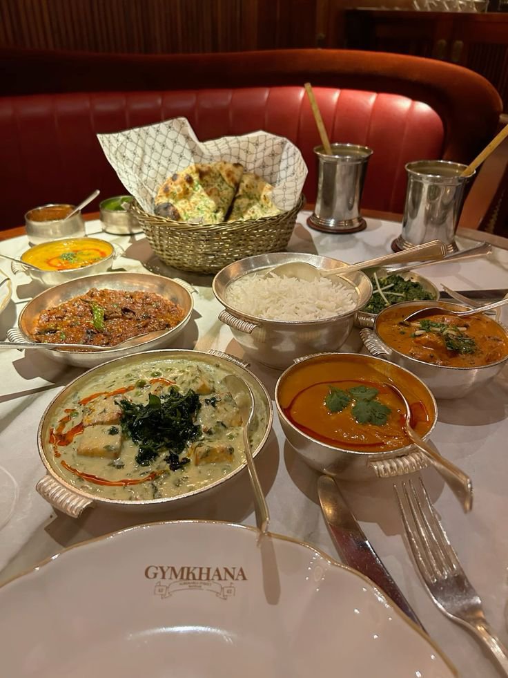 arfxh_'s tweet photo. a turkish talking about hygiene?

turkish food                         indian food https://t.co/TsgoLputeA