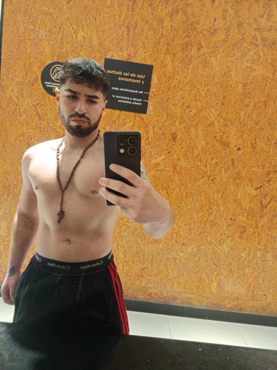 Zayed_Malyk69's tweet photo. Puta que me derriten los morenitos 😼
#gay #gaychile #chudai https://t.co/Edj5DKhDhX