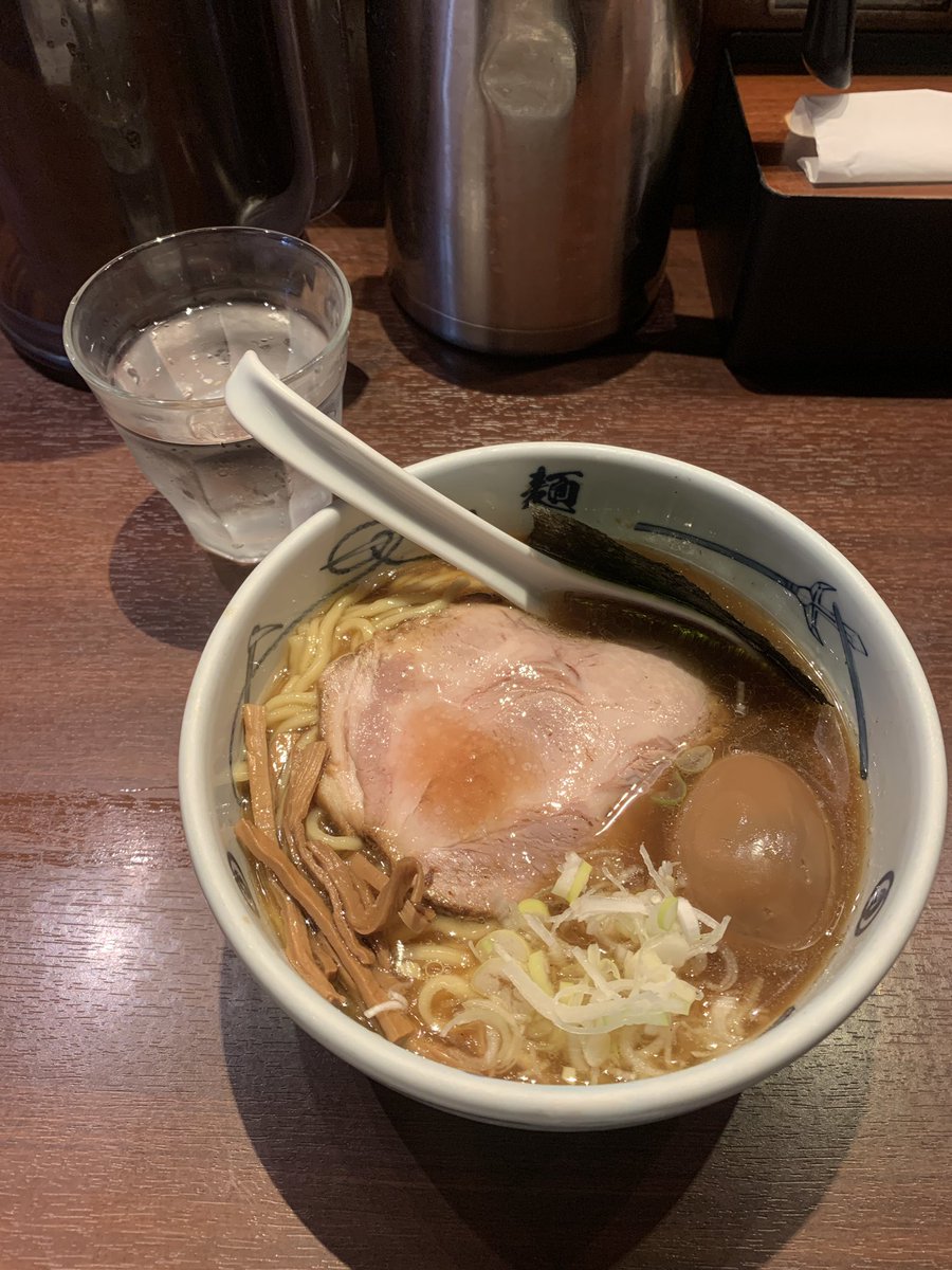 tmhrwtb0512's tweet photo. 10/9(金)　2026年217杯目

創始 麺屋武蔵@西武新宿
創業の味 味玉ら〜麺(あっさり) 800円

30年前はまだ未就学児なので、ラーメンを食べた経験などあっただろうか？当然当時の味はわからないものの、いまなお通用する歴史に触れられたことに感謝。ハードボイルドな味玉と物価が違う。

#塾講師飯テロ部 https://t.co/5P055ihbRS