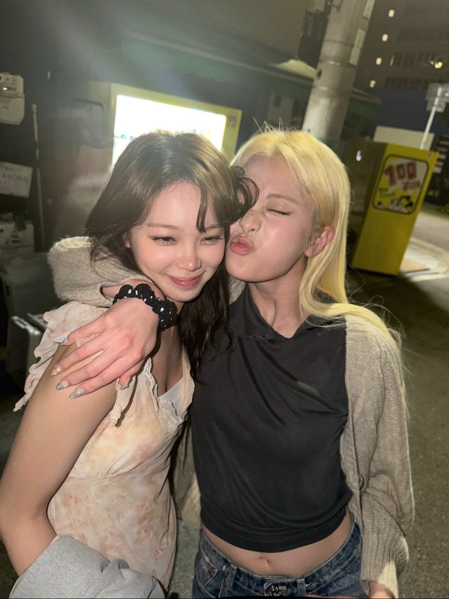 IM_LESSERAFIM's tweet photo. 허윤진 생일 축하한드아아아아아아!!!❤️❤️🔥☀️ https://t.co/nNkdF1PhXI
