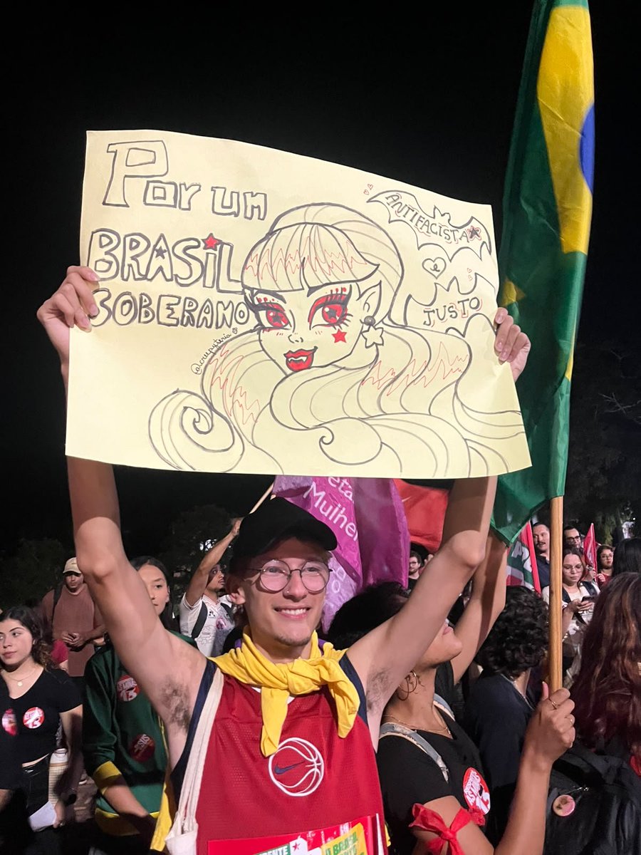 creepyteria's tweet photo. artistas e professores não fogem da luta! vamos com tudo ufla ⭐ https://t.co/TUuMczZEtn