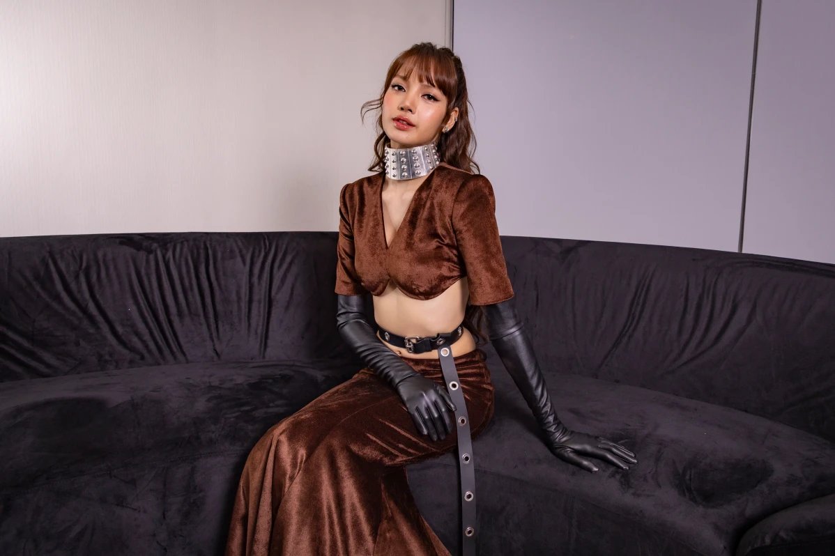 btf0327's tweet photo. Lisa poses for a portrait to promote "Always Lalisa," during the Toronto International Film Festival
(Photo by Joel C Ryan/Invision/@AP) https://t.co/qCa3IKeOo3