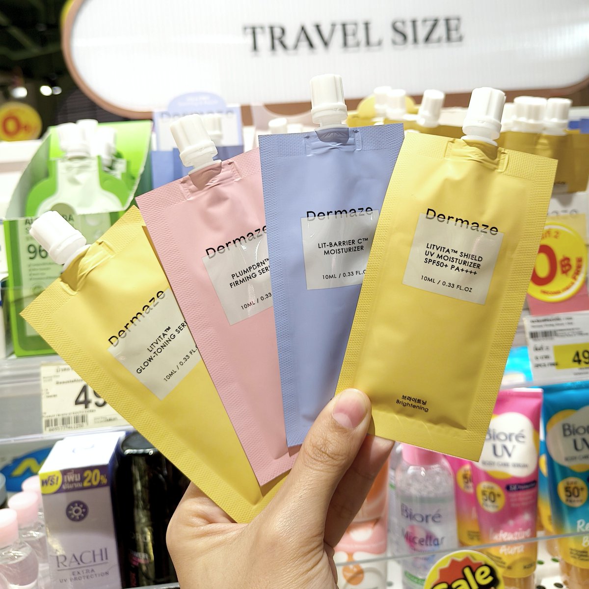 namsuu7's tweet photo. โซน LOOKS ใน Tops เป็นอีกโซนที่มาทีไรต้องแวะตลอด เพราะสกินแคร์เยอะมากกกกก นี่ชอบมาตุนครีมซองสุดละเพราะค่ตถูก บางตัวจัดโปรชั้นที่สอง 0 บาทงี้ บอกเลยตุนได้ตุนจริงๆ ล่าสุดก็เพิ่งไปตุนครีมซองของ Dermaze มาเพิ่ม ชีอ่อนโยนมากนะ แล้วใช้ดีทุกตัวเลย กันแดดนี่ลูกรักเลยล่ะ

เผื่อใครอยากใช้แบบรูทีนตัวนี้ก็มีให้ครบ ไซส์จริงก็ราคาไม่แรงเลยแล้วใช้ได้นานมากกกกกก ตัวมอยส์ก็ใช้ดีนะให้ความชุ่มชื้นดีมากกกกก เนื้อเบาทาง่าย ไม่เหนอะแต่ผิวค่ตฉ่ำ แพ้ง่ายใช้ได้ ได้รับการยืนยันจากแพทย์ผิวหนังด้วย