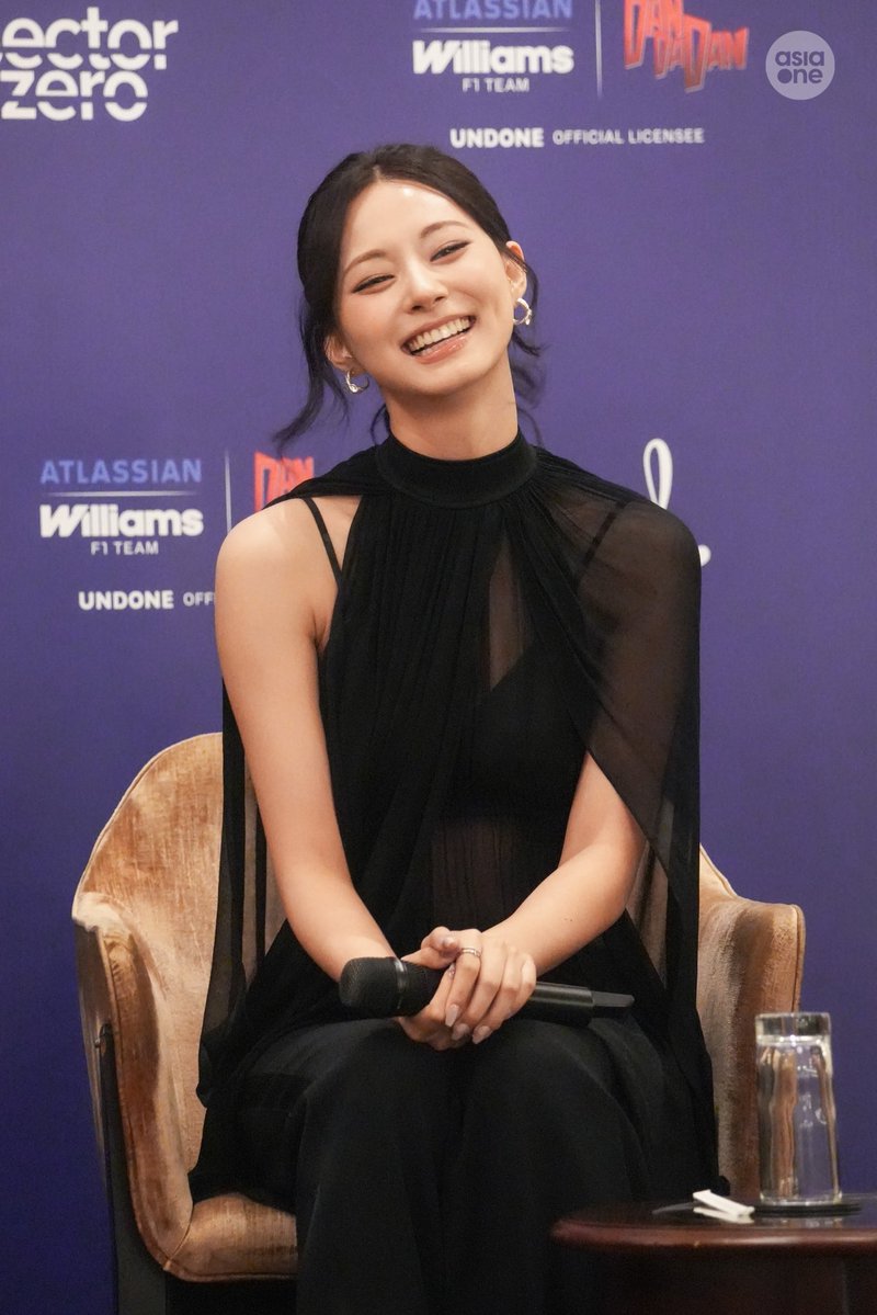 thinkabouTZUmx's tweet photo. PRINCESS CHOU TZUYU THIS BLACK DRESS… omg how she can look this perfect???😍😍😍 https://t.co/MFD5gs8opM