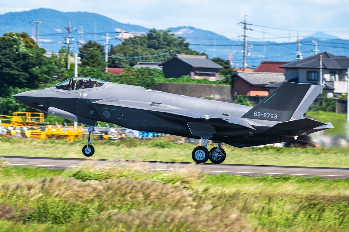 AKEBOVO's tweet photo. 久しぶりに撮影？の新造機F-35Aのテスフラ。
この機番ナゴサン…平成ライダーファンだとざわつくやつだ。
Pさんが👩で驚いた...。

2026.10.06
名古屋空港 小牧基地 RJNA
F-35A 753 https://t.co/XQl5PaIjy9