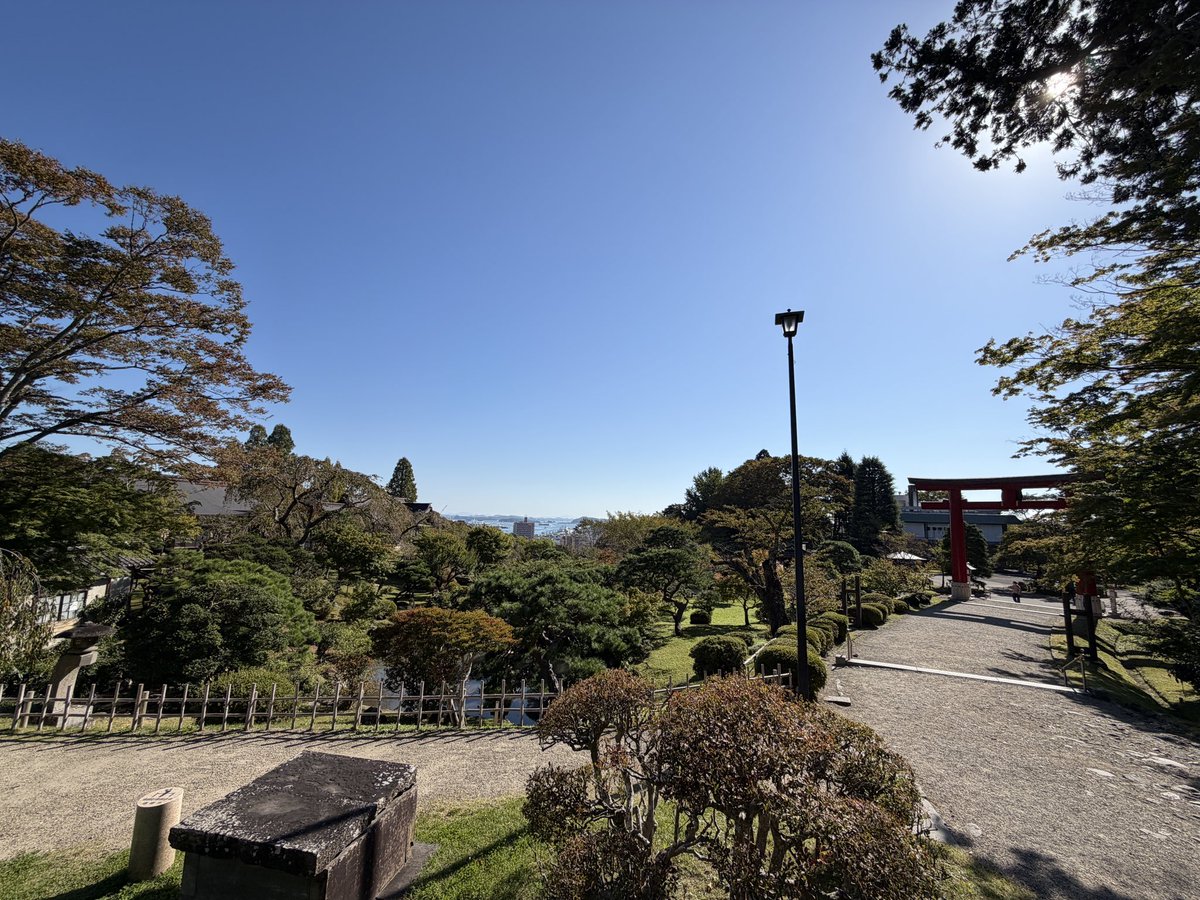 yamachanoha's tweet photo. この季節の鹽竈神社最高です！

表坂202段上ったぞ〜！ https://t.co/oRjt26kwS3