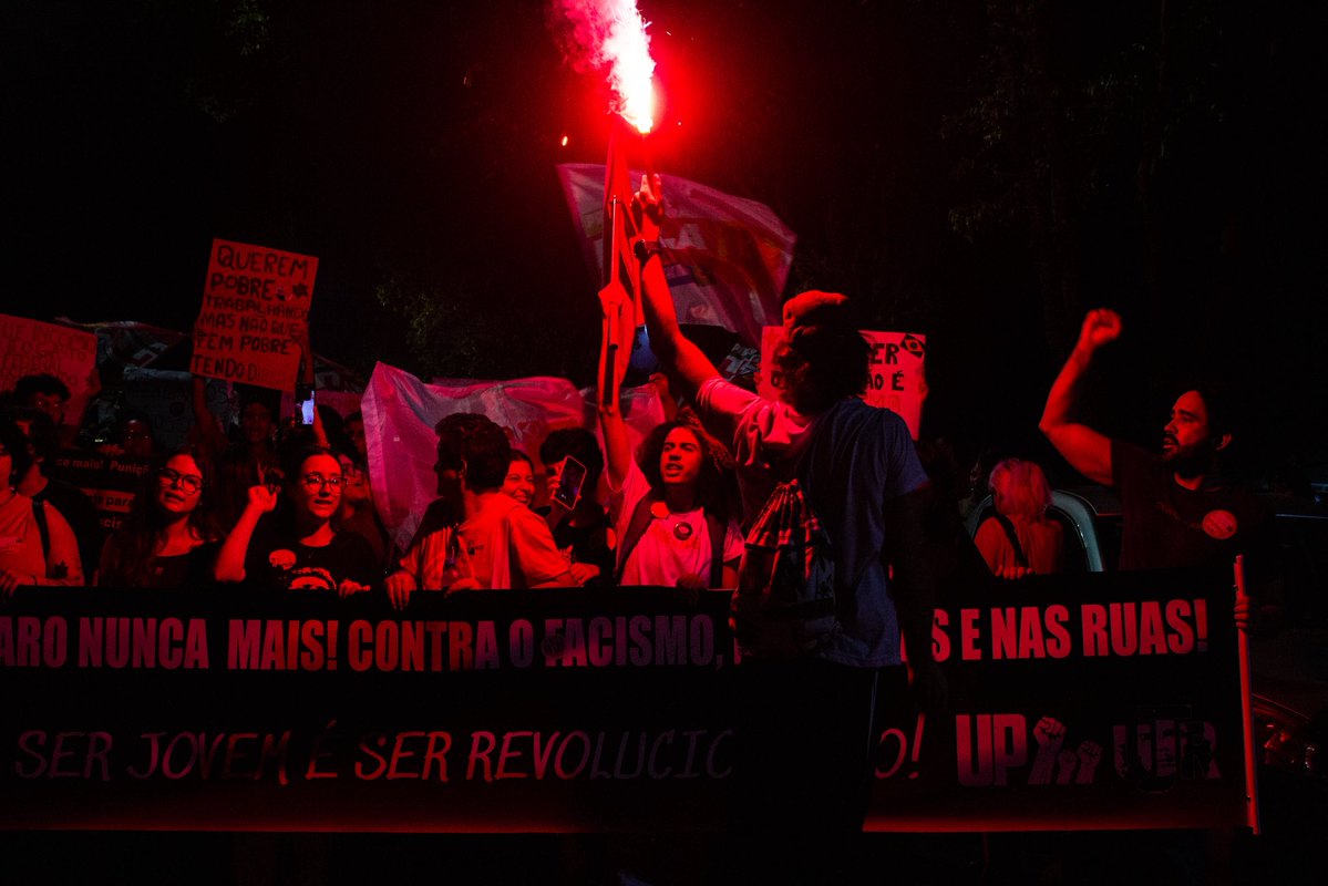Mpalieraquirafa's tweet photo. Ato contra o fascismo e Bolsonaro 🚩🚩
#UFMS #segundoturno https://t.co/CwdWzaMhzk