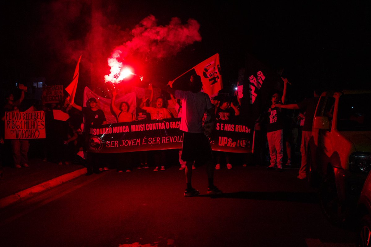 Mpalieraquirafa's tweet photo. Ato contra o fascismo e Bolsonaro 🚩🚩
#UFMS #segundoturno https://t.co/CwdWzaMhzk