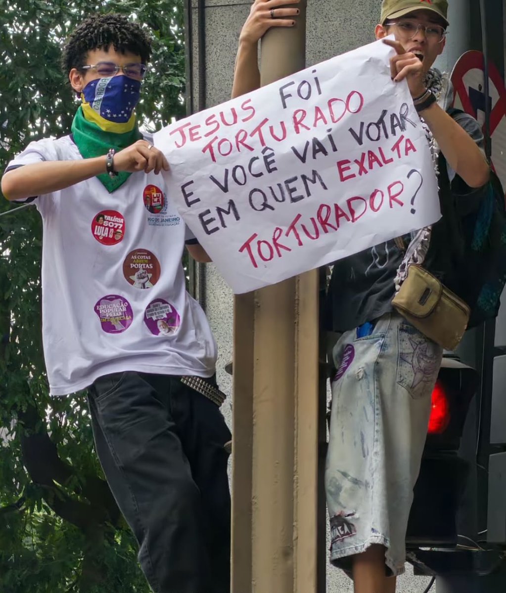 roodrizj's tweet photo. "católico que apoia o aborto?" 

Cristão q apoia a tortura? 

Sabe quem mais foi torturado? Jesus!

#EleNão https://t.co/4jbJZq8F5A