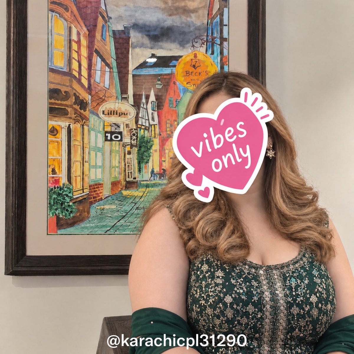 KarachiCpl31290's tweet photo. Wedding vibes, killer curves, and a little flirt💚🌴 https://t.co/QtzfWILge4