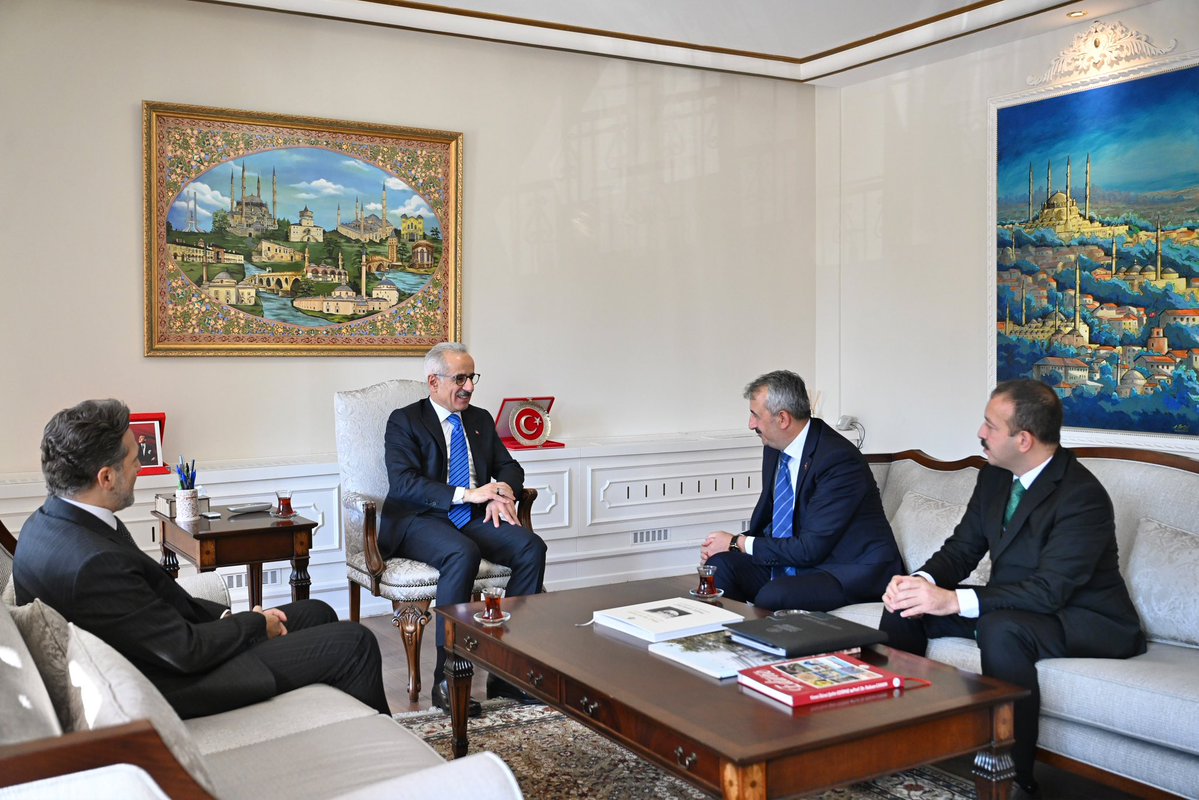 a_uraloglu's tweet photo. Edirne Valimiz Sayın @Yunus_Sezer_ ile Çerkezköy-Kapıkule Hızlı Tren Hattı’mızın açılışı öncesinde bir araya gelerek hattın Edirne’mize sağlayacağı katkıları değerlendirdik. 🤝

Edirne’mizi hızlı tren konforuyla buluşturacak hattımızın şehrimizin ulaşımına, ticaretine ve bölgesel kalkınmasına hayırlı olmasını diliyorum. 🚆

📍@edirne_valiligi

#TürkiyeHızlanıyor 🇹🇷