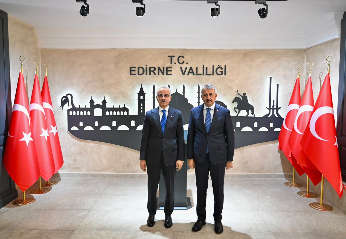 a_uraloglu's tweet photo. Edirne Valimiz Sayın @Yunus_Sezer_ ile Çerkezköy-Kapıkule Hızlı Tren Hattı’mızın açılışı öncesinde bir araya gelerek hattın Edirne’mize sağlayacağı katkıları değerlendirdik. 🤝

Edirne’mizi hızlı tren konforuyla buluşturacak hattımızın şehrimizin ulaşımına, ticaretine ve bölgesel kalkınmasına hayırlı olmasını diliyorum. 🚆

📍@edirne_valiligi

#TürkiyeHızlanıyor 🇹🇷