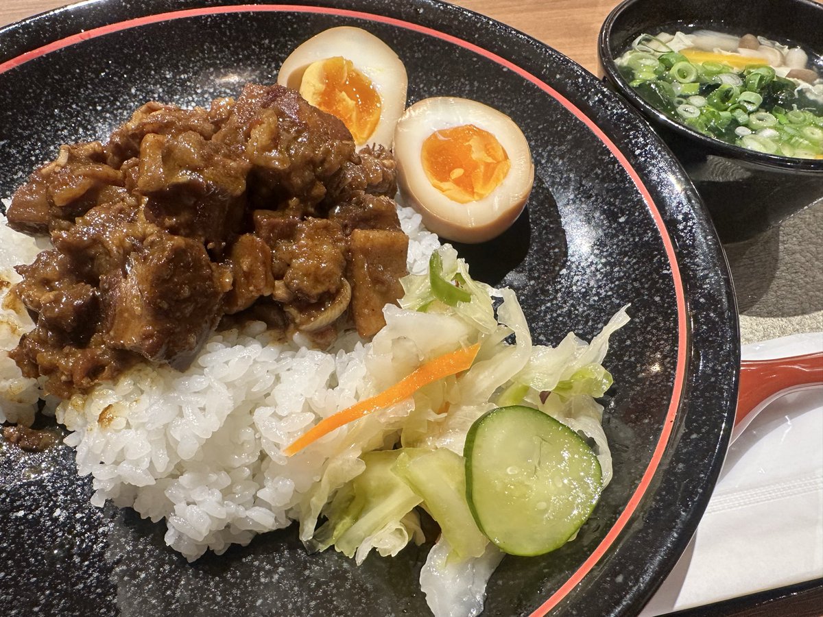 sabothebar's tweet photo. ここの角煮丼は美味しいの。うん、家に帰りたい… https://t.co/kS42Txsdqx