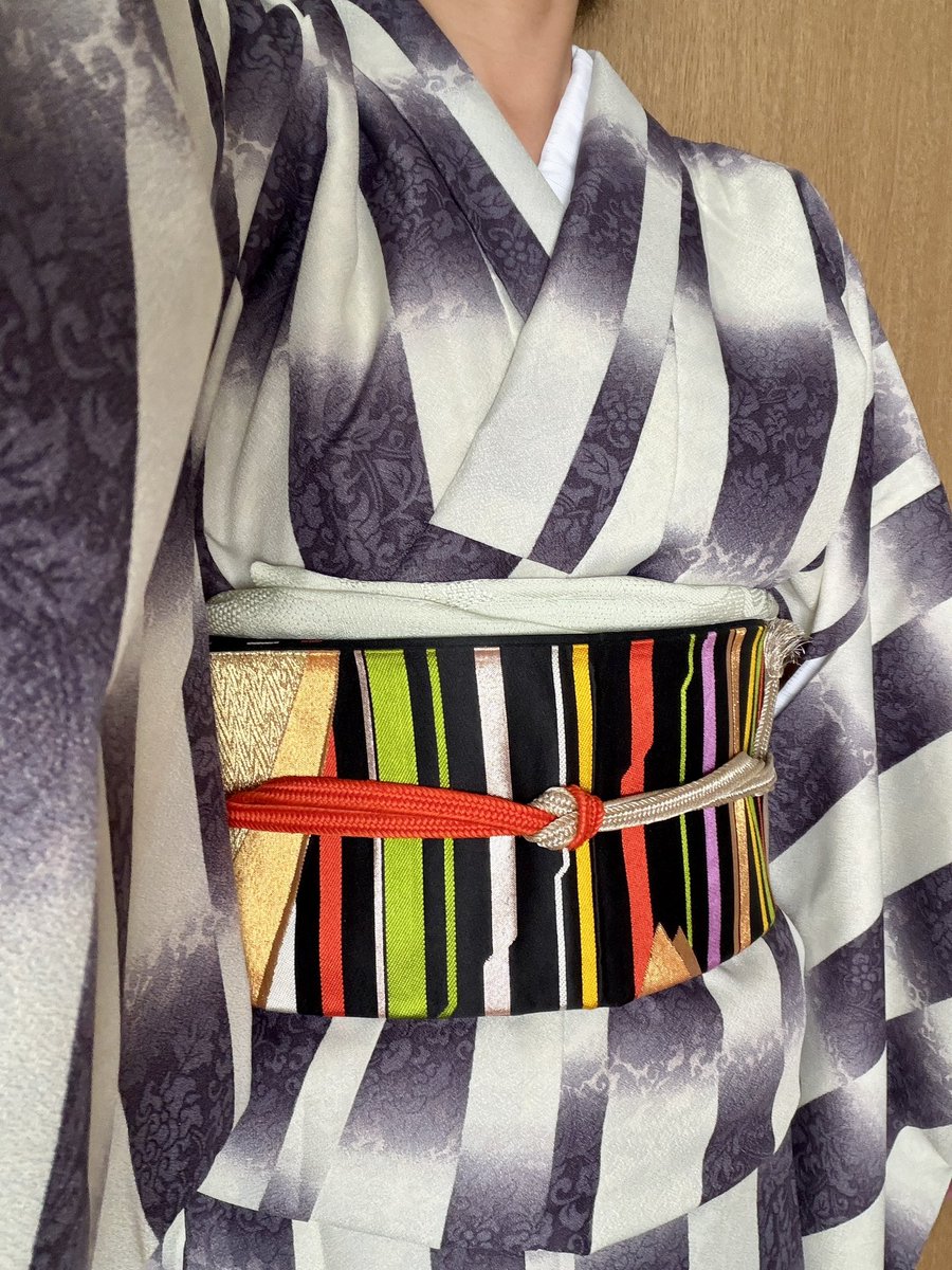Atori_MGNDOU's tweet photo. 今日のお稽古。 #着物
 月末に地元自治会主催のハロウィン祭り(私は役員なので強制参加)があるので、それに着ていく予定。
ポリエステルなので気兼ねなく着られるのが嬉しい🪭👘🪮 https://t.co/YyUdPyuf2d