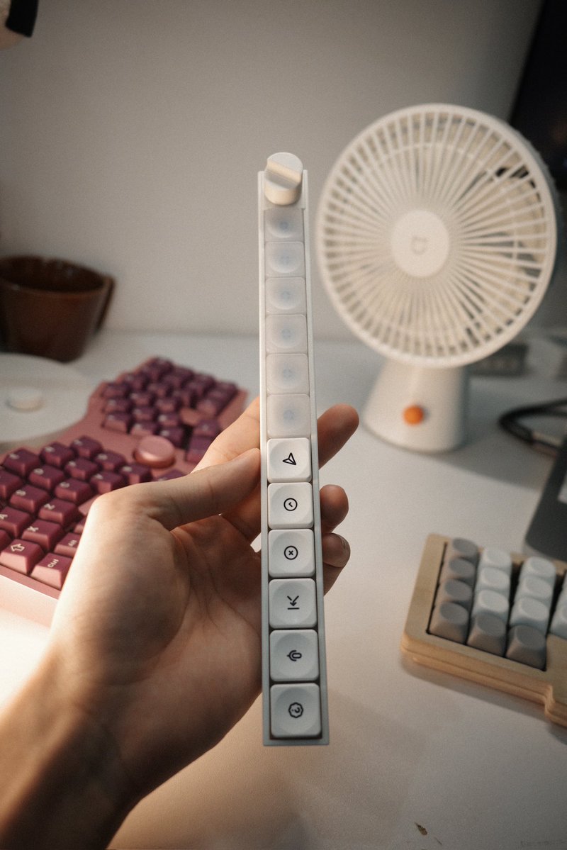 WeiXin_020's tweet photo. I recreated the Codex keyboard with a Touch Bar-style key strip.
#aiagents #codex #esp32 https://t.co/TEtneGbGrM