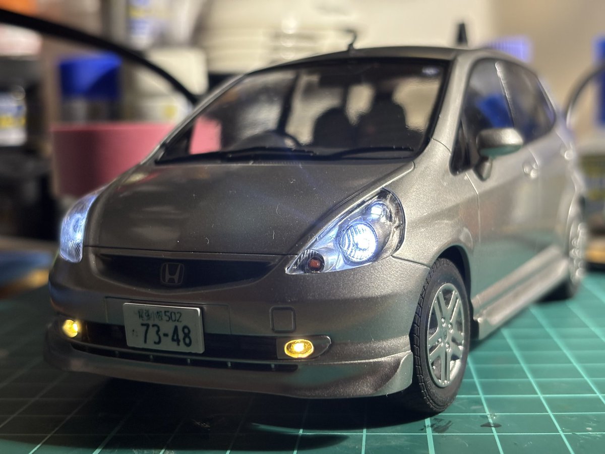 kimsstyle's tweet photo. タミヤ 1/24ホンダ フィット
完成しました
テーマは自分が昔乗ったフィット1.5T(GD3)の再現
色はストームシルバーメタリック
純正エアロ、15インチ前後ディスクブレーキ、フォグランプ追加、ガナドールのマフラー、SPOONのショートアンテナ
写真はまた撮り直します
#HONDA #Fit #プラモデル #tamiya https://t.co/gtAADNkqbr