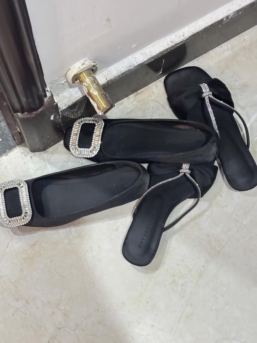 JakePenney19's tweet photo. #扫楼 #少�� #高跟鞋 #扫楼打胶 楼道新搬来一位少妇 鞋子不少 https://t.co/G40SgVfcN1