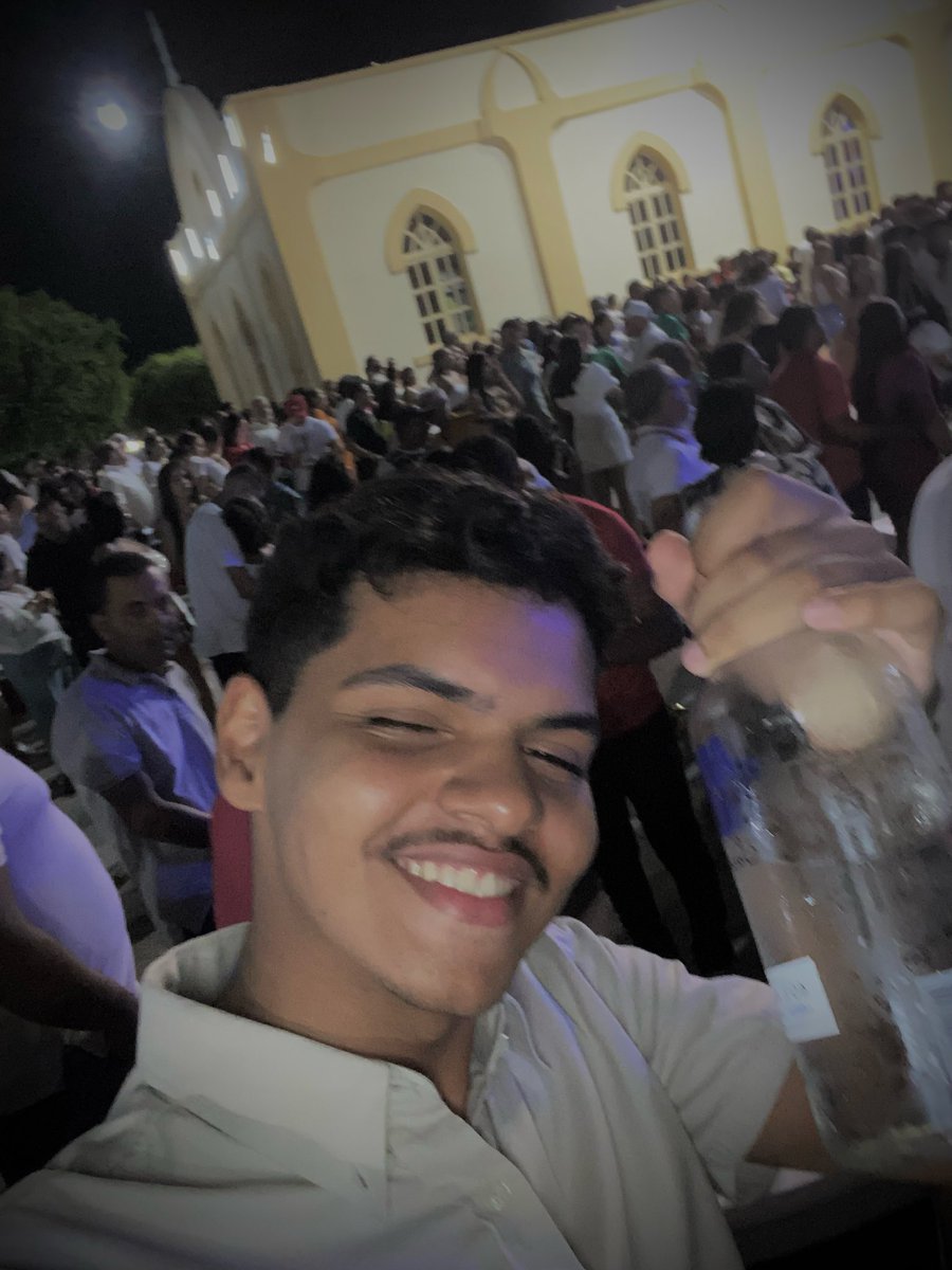 allvarobarros's tweet photo. sinto falta da impulsividade 
dos comentários quase sempre ácidos
da coragem de falar o que pensava 

sinto falta da força 
sinto falta de poder me safar dos problemas porque era “mais novo”

sinto saudade de quem eu costumava ser

mas não quero ser mais aquela pessoa https://t.co/5LAvqU0TDS