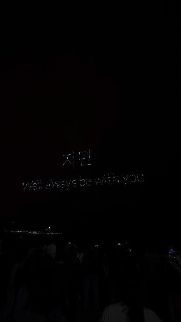 cocojm_0t7's tweet photo. The drone show in Lima to celebrate jimin’s birthday is UP 😭

🗣️ : Happy birthday Jimin 13 -10 - 1995 
🗣️ : Jimin we will be with for you 
🗣️ : Like crazy — 1 hot 100

📍 Costa Verde · Miraflores Sector
Cr : .@Pjmusas_Events https://t.co/V49Xp8N4pe