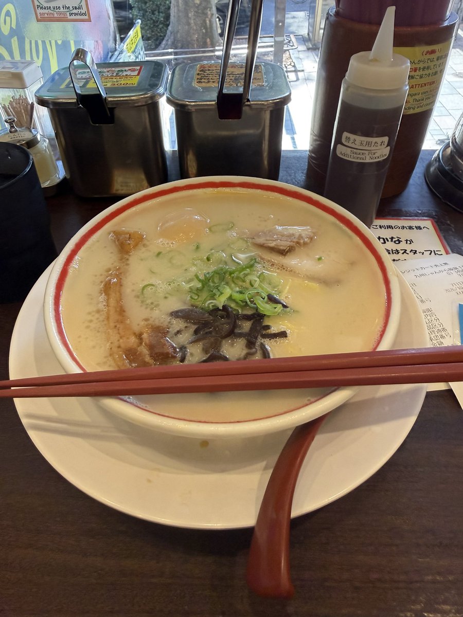 KAMBA666's tweet photo. 代々木体育館近くの九州じゃんがらラーメン原宿店、店内L'Arc～en～CielのBGMでドＬには最高の環境でした🌈
#ラルク
#九州じゃんから https://t.co/3rMY0psHGc