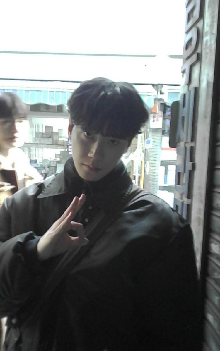 2eejy's tweet photo. 261009 헤어 스탭 인스타 #이준영 https://t.co/Vn0zD3ir4Z