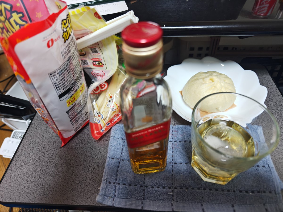 santarou2345's tweet photo. 昼飯〜♪

つーのはウソでショート動画編成に悪戦苦闘しながら余り物をアテに飲みながらやってる感じです（休みになってヒマだから） https://t.co/UnksDoYj1r