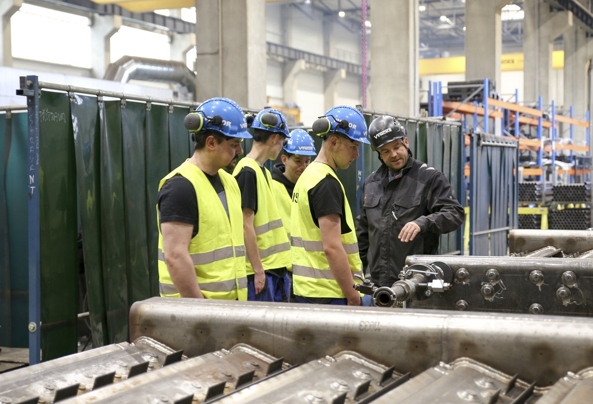 VYNCKE_NV's tweet photo. From the classroom to real world technology. 👀

Students from a technical secondary school visited our Frýdek-Místek site in the Czech Republic to get a behind the scenes look at our production facilities. 🌍

#Vyncke #ExperienceVyncke #WeAreFiremakers https://t.co/RGgDUgY9yH