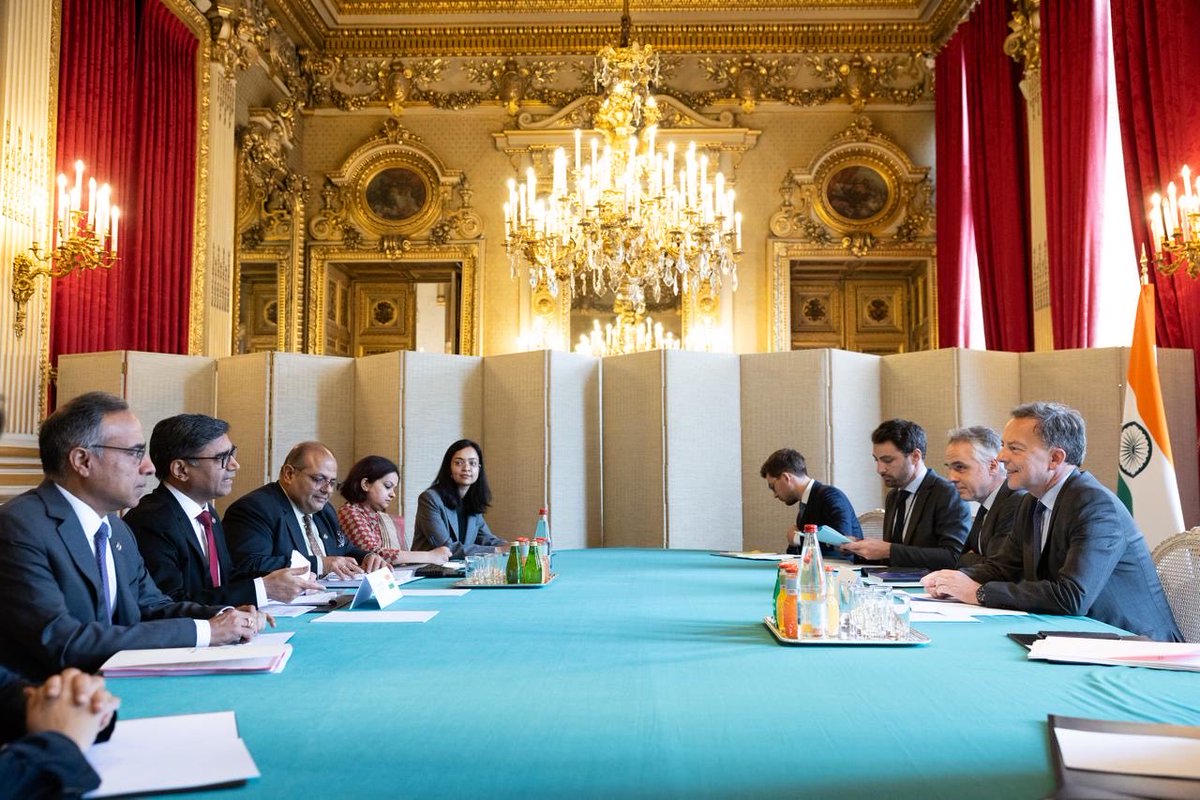 FranceinIndia's tweet photo. From Europe (West) to Protocol, through the XP Division and D&amp;ISA, we wish our Indian counterparts a very happy #IndianForeignServiceDay and thank them for the excellent cooperation.

A special shoutout to @IndiaembFrance! 🇫🇷🇮🇳 https://t.co/JD5bsvgRfU