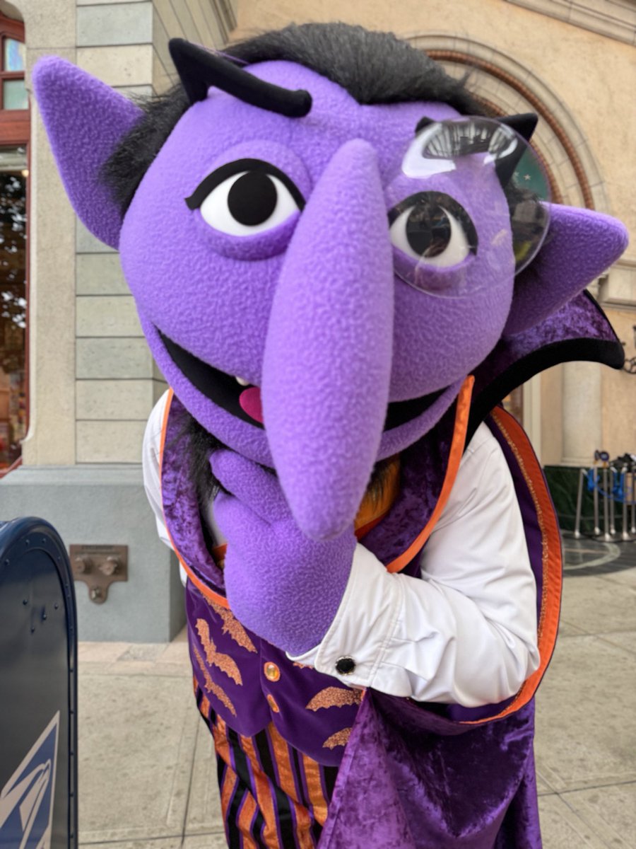 cheese1731's tweet photo. カウント伯爵💜
お誕生日おめでとう🎉
#USJ #USJファン #セサミストリート
#カウント伯爵お誕生日 https://t.co/QwqJU3Mf3D