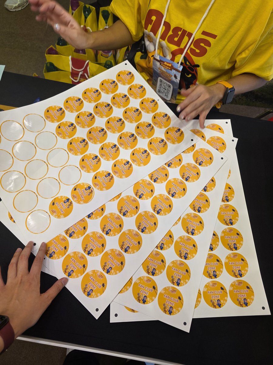 kayarithailand's tweet photo. Update sticker 200 ดวง 💛 ตอนนี้ยังคง อยู่นะคะ เหลือประมาณ 120 ดวงค่ะ 

แกรนนี่มาเชียร์จัมโม่ และแคร์คุง ยุงจังกันเยอะๆนะคะ @jummo__gmmtv

#คายาริxJUMMO #คายาริ #แคร์คุงเพื่อชีวิตปลอดยุงจัง #JUMMO https://t.co/WF1aPG3i9f