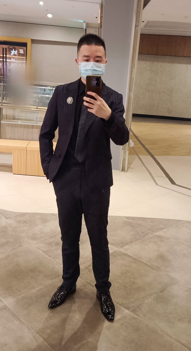 Suit6368's tweet photo. 連假快樂
左還是右？
一起？ https://t.co/GXeLDaQdAq