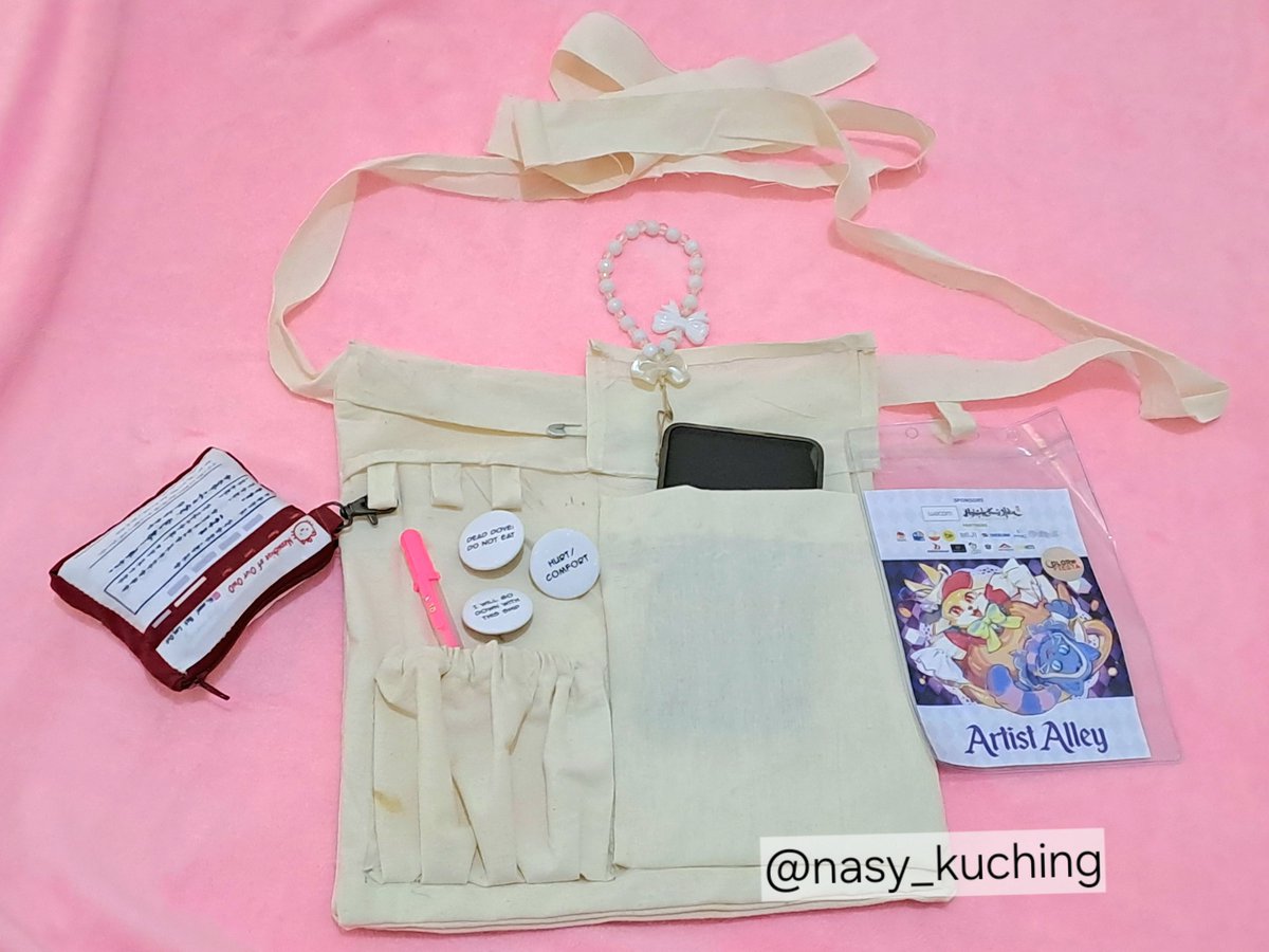 nasy_kuching's tweet photo. Utility belt buat di con

First mockup turns out not bad, ukuran kira2 bakal 25x28 cm
Bukan buat barang2 yg berat banget kaya botol air 1L tapi buat masukin dompet, hp, freebies, tissue, kipas, masih muat
Ada cantolan buat cocard juga https://t.co/VChNAvUmQu