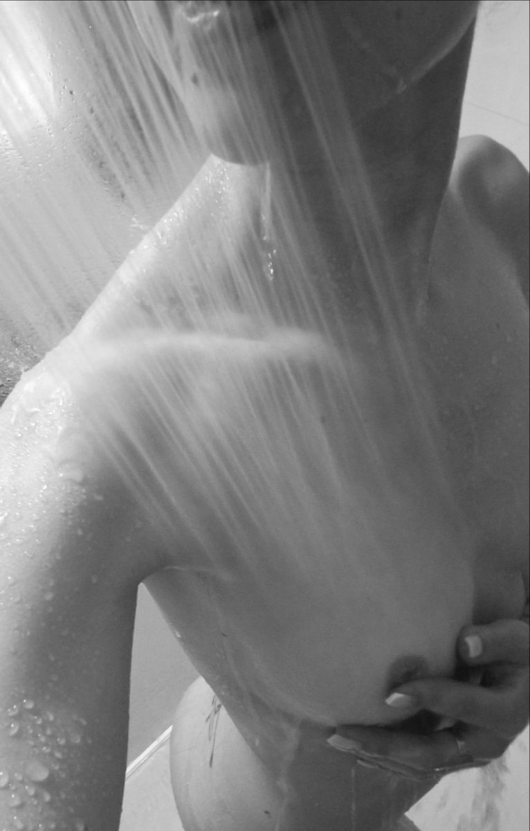 PetitCulAmour's tweet photo. Bon #VendrediSeins 🎗️🎗️Belle journée à tous @OrgasmicGroup @PartageDefiHot @Body_Art_be_fr @Defiscoquin @JoliesFormes8 et oubliez pas, un RT est mieux qu’un ❤️😘😘 https://t.co/22mFAYdirI