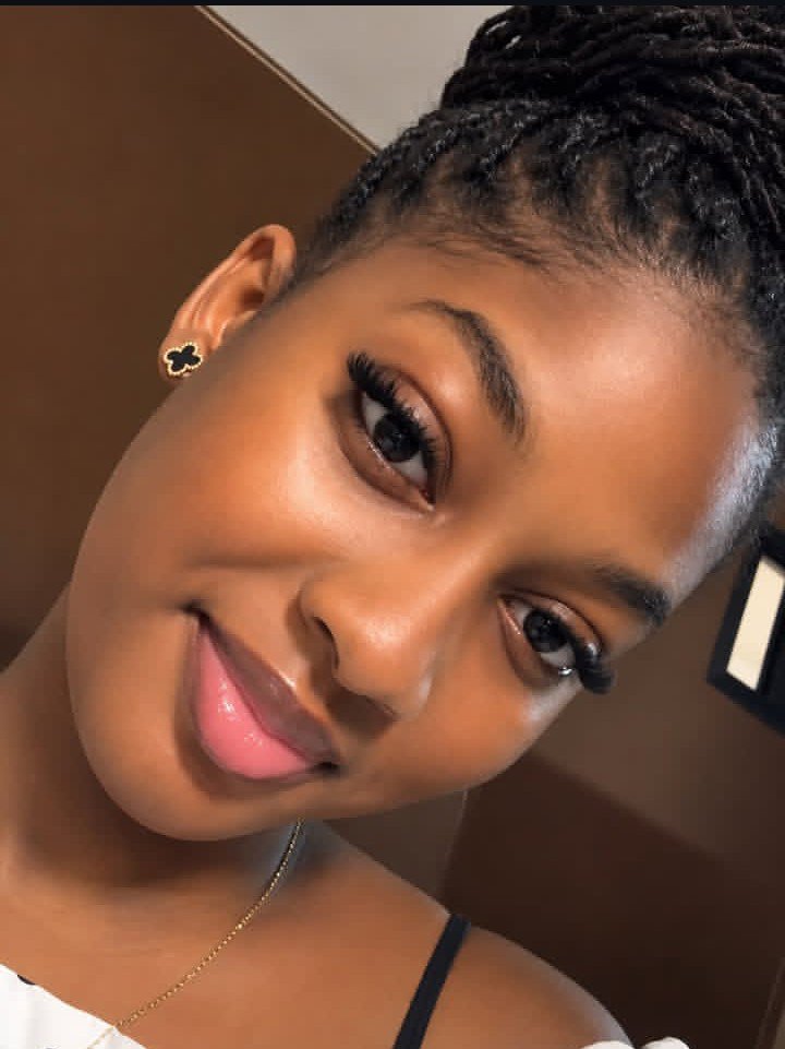 aime_mwizaa's tweet photo. Men: your wife got pregnant by another man by mistake. As a good husband, what will you do? 🤔 https://t.co/XP8ttBO4P5