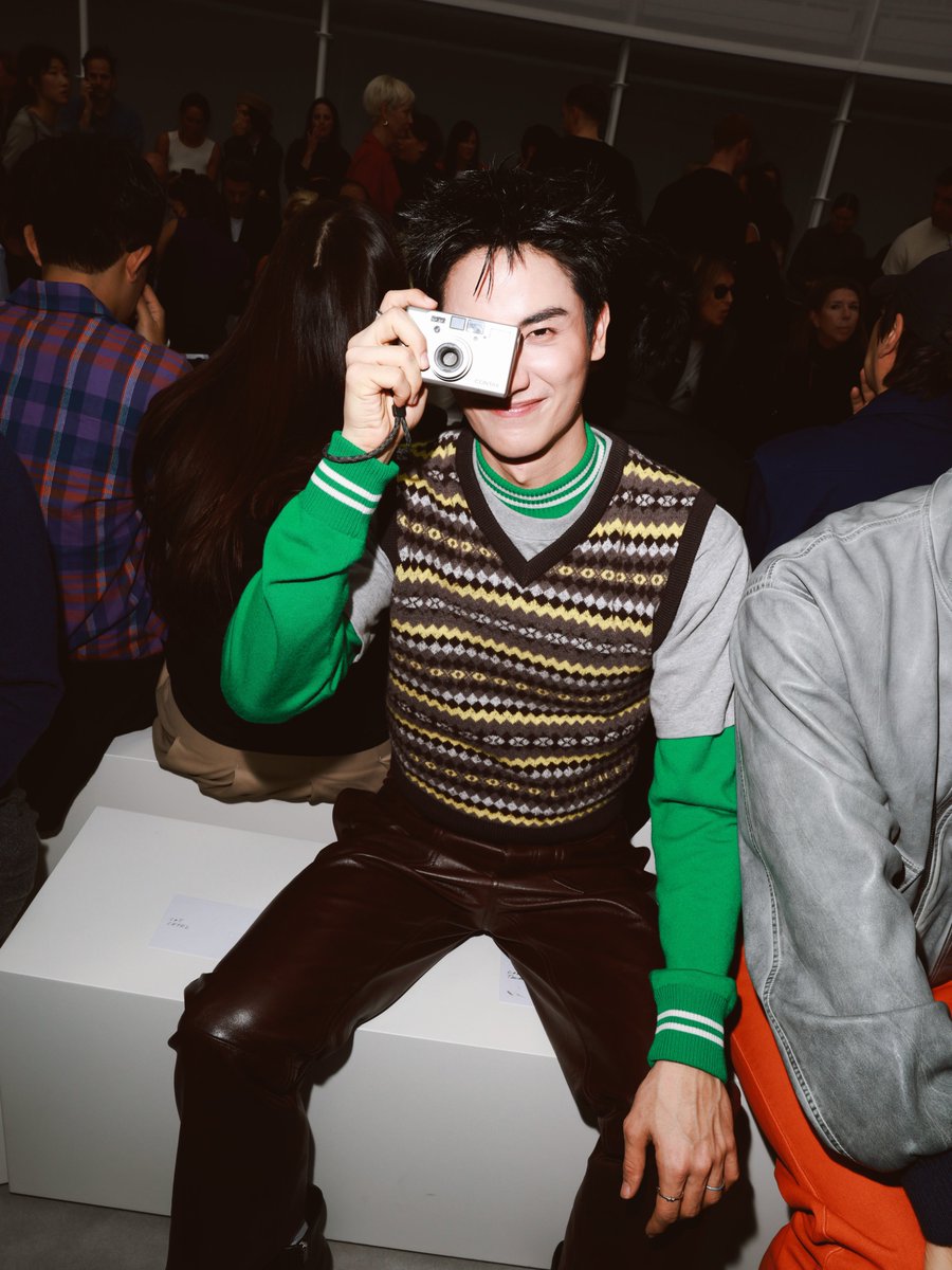AlohaaaZ's tweet photo. ชอบรูปนี้ ถ่ายมาถ่ายกลับ 📸💚🤎

#LOEWExTayTawan
#LOEWESS27 #Tawan_V https://t.co/Yqr0EmCARf